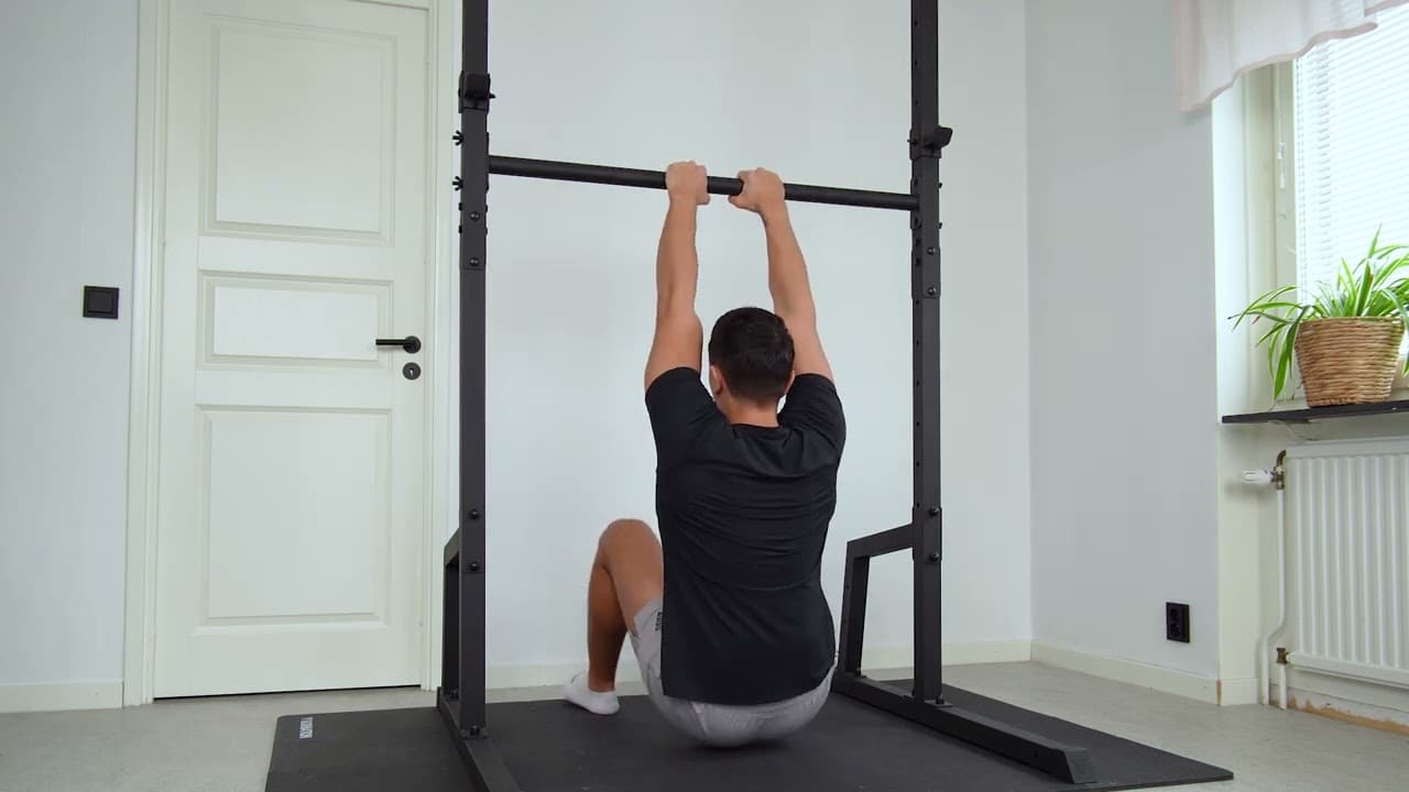 Sittande Nära Grepp Pull Ups
