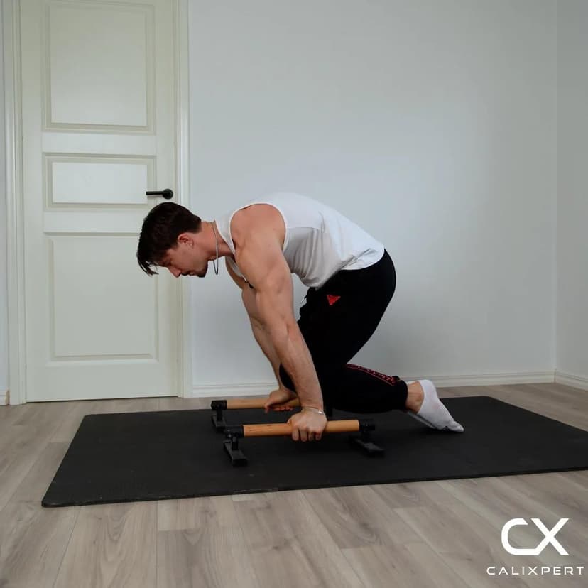 Golvassisterad Tuck Planche