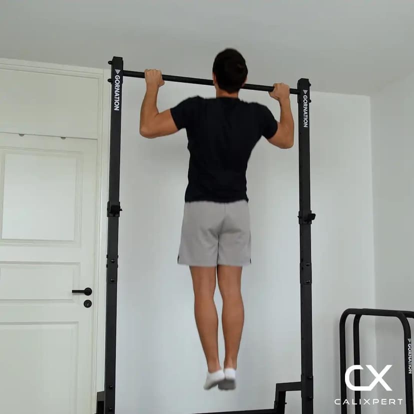 Sittande brett pull-up med paus i toppen